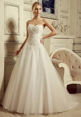 Strapless Ball Gown Style Wedding Dress with Sweetheart Neckline | HL1013