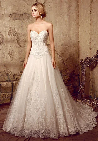 Timeless Strapless Lace Wedding Dress with Sweetheart Neckline | HL1014