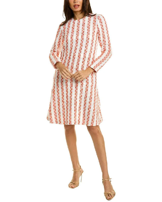 Effortlessly stylish outfits for the modern woman Oscar de la Renta Jewel Neck Shift Dress Effortlessly stylish outfits for the modern woman Oscar de la Renta Jewel Neck Shift Dress