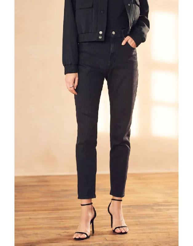 Refresh your wardrobe with stylish women’s outfits High Rise Mom Jeans in Faded Black Refresh your wardrobe with stylish women’s outfits High Rise Mom Jeans in Faded Black