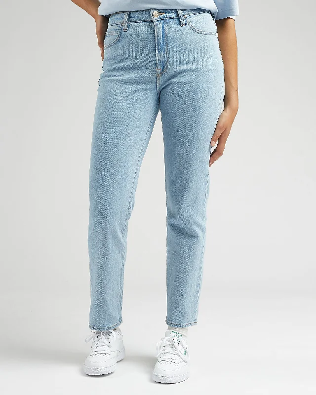 Women’s clothing that fits your personality and style   Lee Carol Regular Straight Cropped Womens Jeans - Light Alton