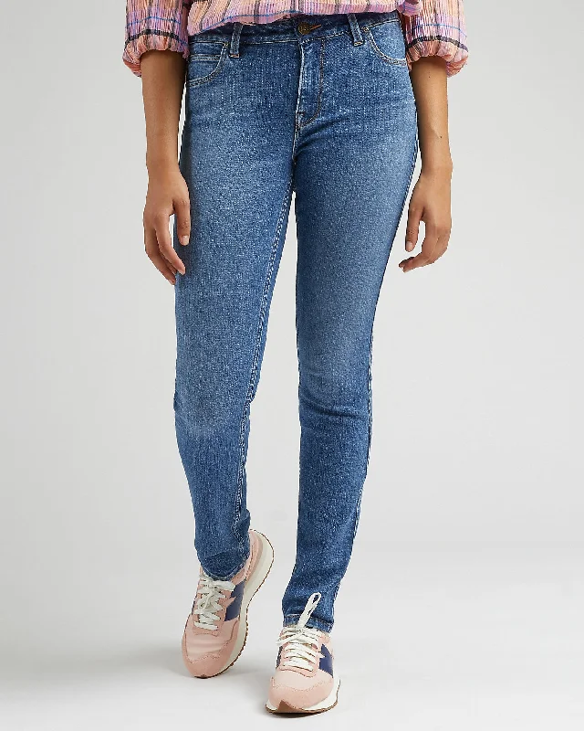 Create a timeless wardrobe with fashionable pieces Lee Elly Slim Womens Jeans - Feels Like Indigo Create a timeless wardrobe with fashionable pieces Lee Elly Slim Womens Jeans - Feels Like Indigo