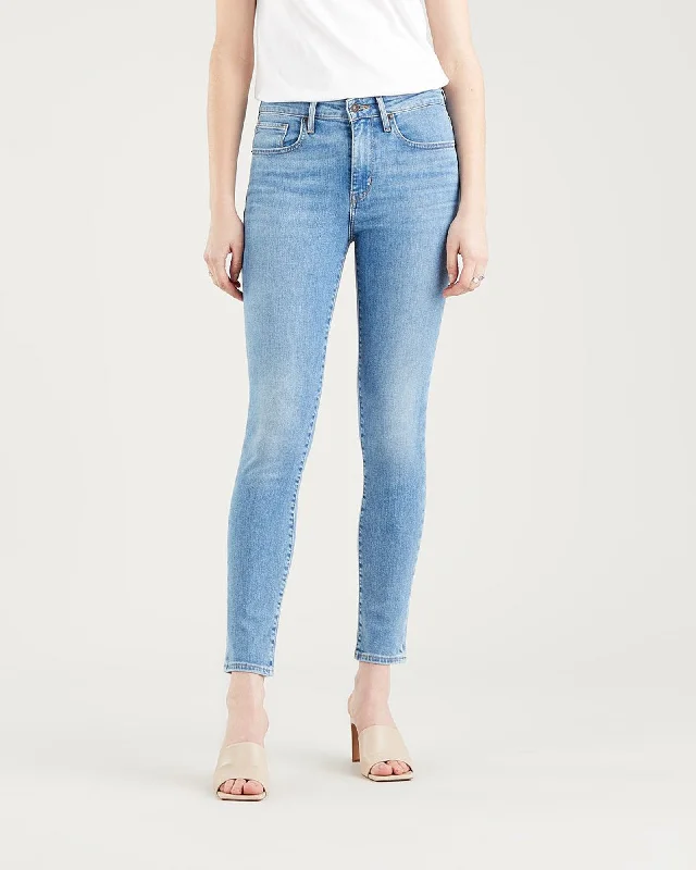 Trendy women’s clothing that suits every taste Levi's® Womens 721 High Rise Skinny Jeans - Don't Be Extra Trendy women’s clothing that suits every taste Levi's® Womens 721 High Rise Skinny Jeans - Don't Be Extra