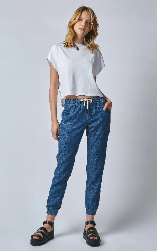 Fashion-forward styles that make a statement   Lounger Blur Blue Linen Denim Jeans