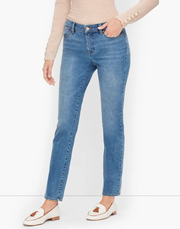 Effortlessly chic outfits for the modern woman   Slim Fit Jeans in Mid Blue