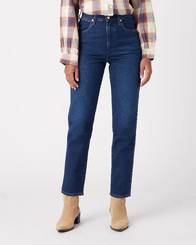 Timeless clothing pieces every woman should own Wrangler Womens High Tapered Crop Mom Jeans - Medussa Timeless clothing pieces every woman should own Wrangler Womens High Tapered Crop Mom Jeans - Medussa
